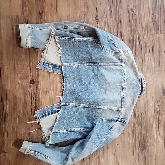 GRLFRND Cropped Cara Fringe Jean Jacket Size Small - Picture 2 of 2